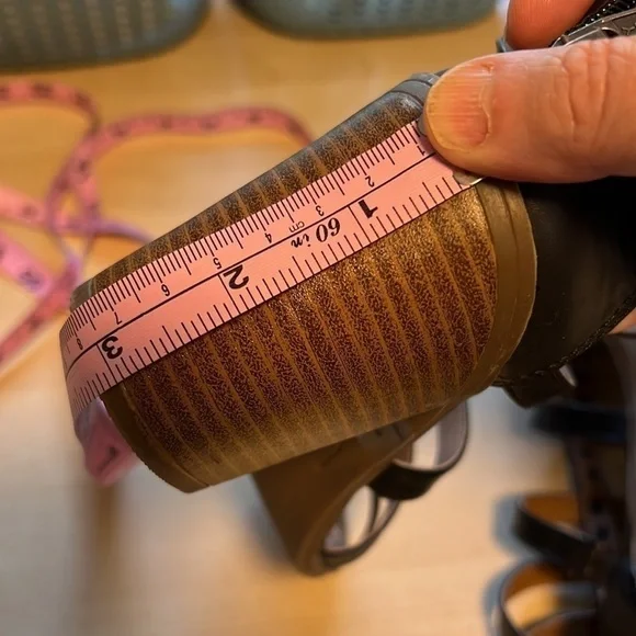 NWOT Mossimo Strappy Sandals With Studs And Back Heel Zipper, Size 7 - Picture 11 of 11